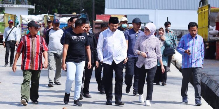 Bupati H. Kader Jaelani Paling Getol Perjuangkan Harga Jagung