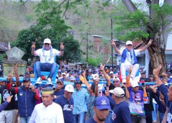 Pawai Massa Pendukung Paslon Nomor Urut 2 di Kandang Lawan
