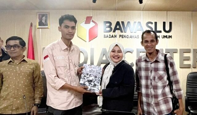 Raih Predikat Terbaik Nasional, Bawaslu Dompu Serahkan Laporan Kehumasan 2024 ke Pusat