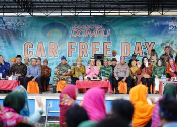 Ribuan Warga Antusias Semarakan Pawai Budaya di HUT Dompu 210 Tahun