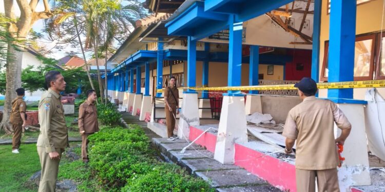 Atap Ruang Kelas SMAN 7 Mataram Ambruk Timpa Siswa, Proyek DAK 2024 Tersandung Hukum