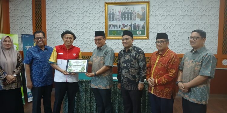 Rektor UIN Mataram Raih Penghargaan Tokoh Ekoteologi NTB, FWL Soroti Peran Kampus dalam Krisis Lingkungan