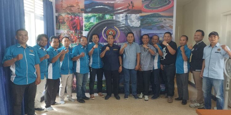 Kunjungi Sekretariat PWI NTB, Ketua KONI Nyatakan Dukungan Penuh untuk Porwada 2026