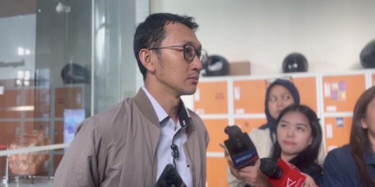 OTT KPK di Lombok Barat: Bupati Ikut Diboyong ke Jakarta, 19 Orang Diamankan