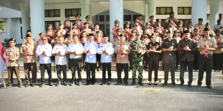 Dompu Berangkatkan 40 Anggota Pramuka ke Jambore Nasional, Bupati Titip Pesan Jadi Duta Daerah