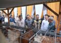 Dukung Program Desa Berdaya NTB, Bank NTB Syariah Salurkan Bantuan Budidaya Ayam Petelur untuk Masyarakat Desa Lendang Nangka Utara