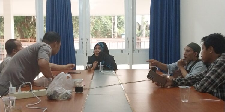 Datangi PWI NTB, Warga Karang Kelok “Curhat” Anak Disekap di Myanmar